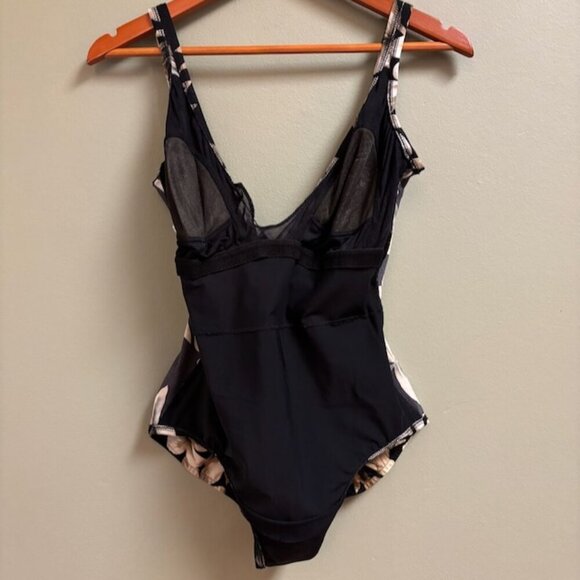 Miraclesuit Womens Size 12 One Piece Swimsuit Dark Floral Ruched Slimming - Picture 7 of 16